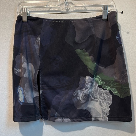 White Fox large mini skirt sheer mesh - Picture 3 of 7